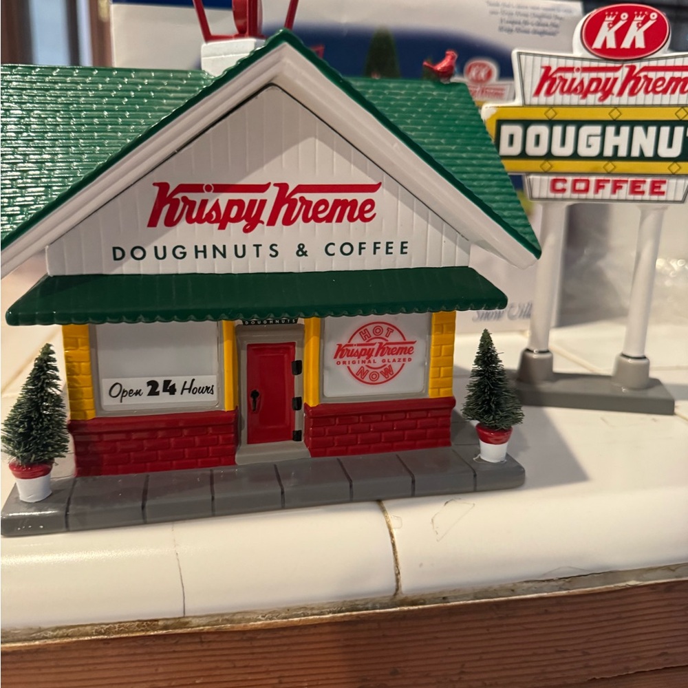 Dept 56 Krispy Kreme Doughnuts & Coffee shop 55071 with sign